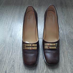 Gucci women's Chocolate brown heel shoes. Square toe. size 8 Y2K
